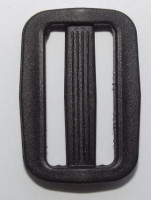 Пряжка 2-х щелевая пластик шир.20мм №8826 (2000шт)